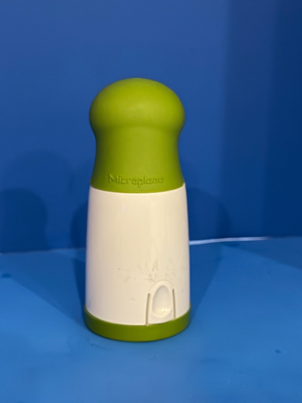 Green & White Herb Cutter